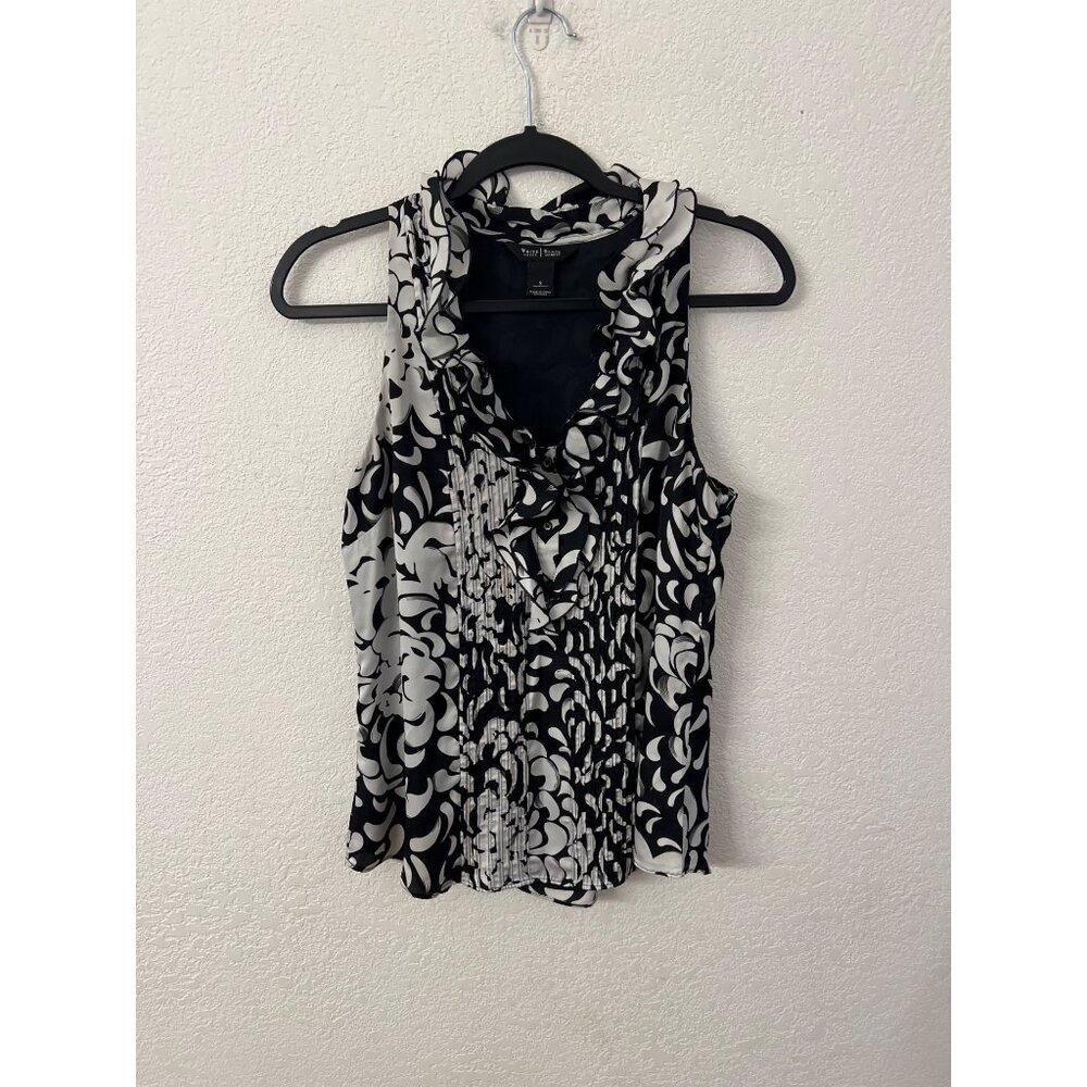 White House Black Market Sleeveless Blouse S Black & White Abstract Print